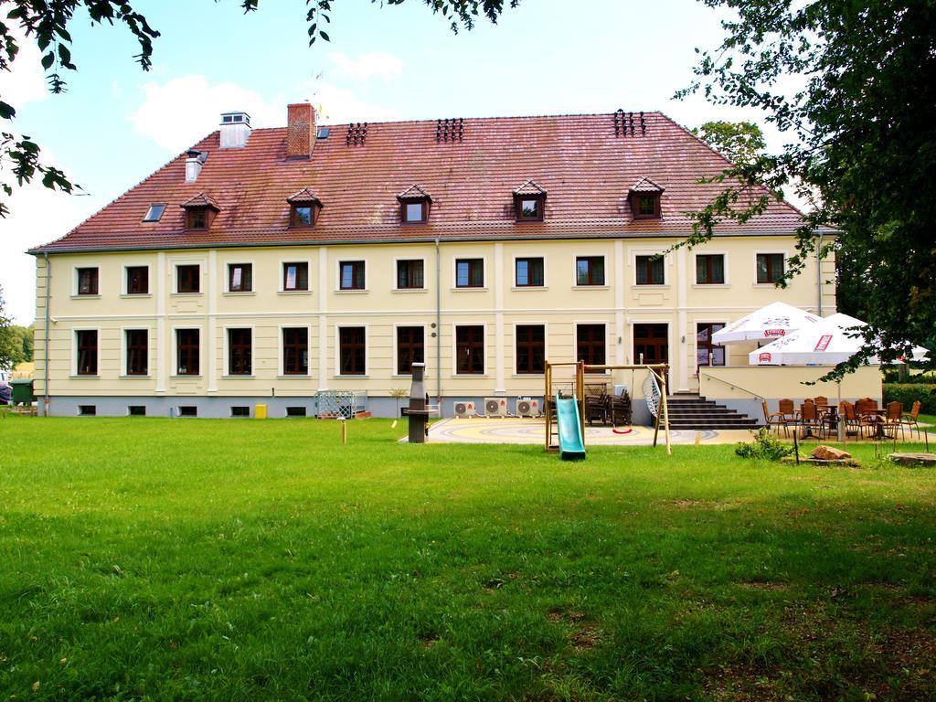 Hotel Swietoborzec Łobez Extérieur photo